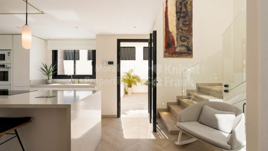 Villa for sale in Las Brisas, Nueva Andalucia