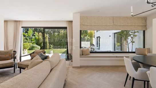 Villa for sale in Las Brisas, Nueva Andalucia
