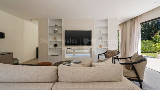 Villa for sale in Las Brisas, Nueva Andalucia