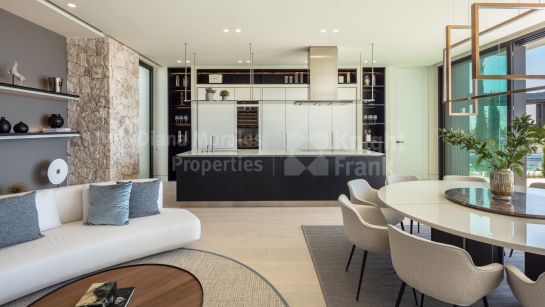 Villa en venta en The Hills, Benahavis
