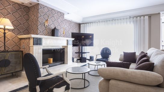Villa en venta en El Madroñal, Benahavis