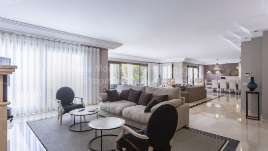 Villa en venta en El Madroñal, Benahavis