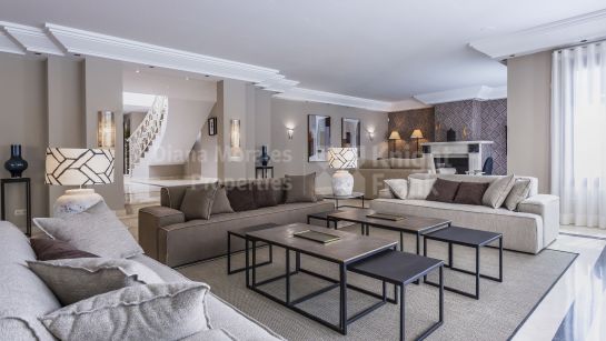 Villa en venta en El Madroñal, Benahavis