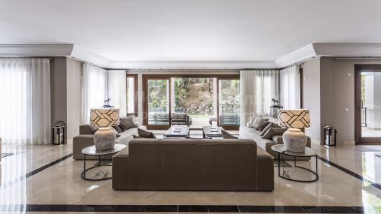 Villa en venta en El Madroñal, Benahavis