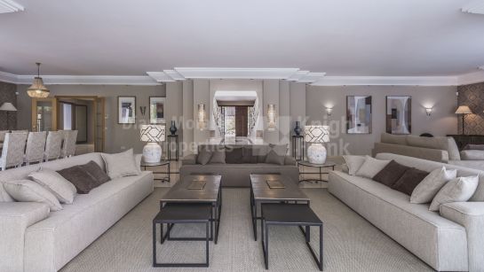 Villa en venta en El Madroñal, Benahavis