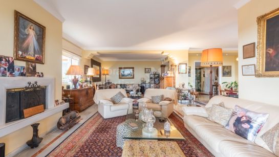 Apartamento en venta en Les Belvederes, Nueva Andalucia