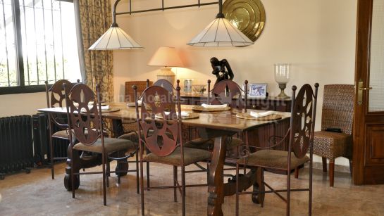 Villa for sale in La Campana, Nueva Andalucia