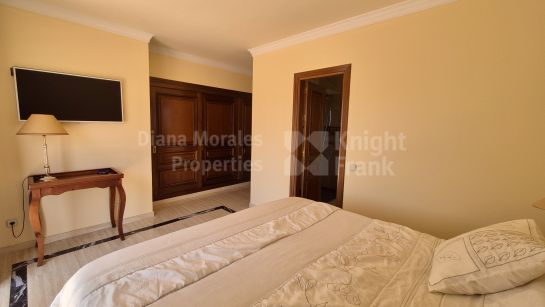 Villa for sale in La Campana, Nueva Andalucia