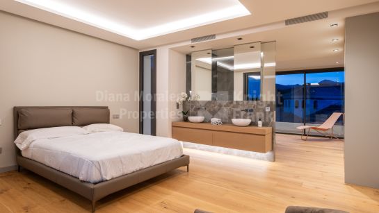 Вилла на продажу в Lomas de La Quinta, Бенахавис
