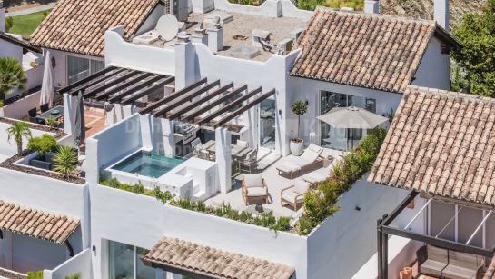 Пентхаус дуплекс на продажу в Lomas de La Quinta, Бенахавис