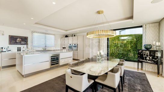 Villa for sale in Haza del Conde, Nueva Andalucia