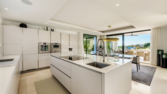 Villa for sale in Haza del Conde, Nueva Andalucia