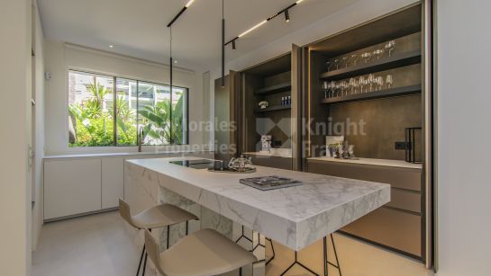 Таунхаус на продажу в Coral Beach, Золотая Миля