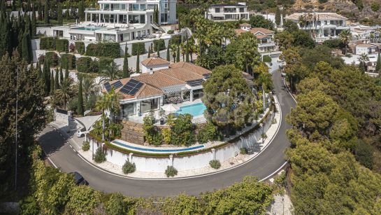 Villa for sale in Cascada de Camojan, Marbella Golden Mile