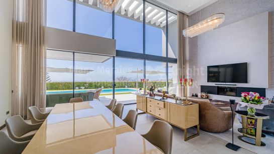 Villa en venta en Los Arqueros, Benahavis