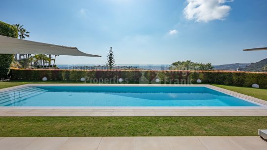 Villa en venta en Los Arqueros, Benahavis