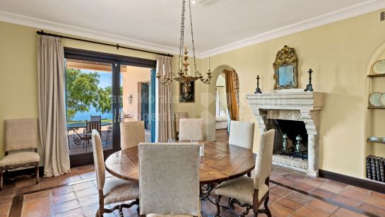 Villa for sale in La Mairena, Marbella East