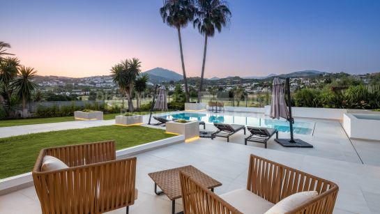 Вилла на продажу в Los Naranjos Golf, Новая Андалусия