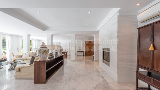 Villa for sale in Los Monteros, Marbella East