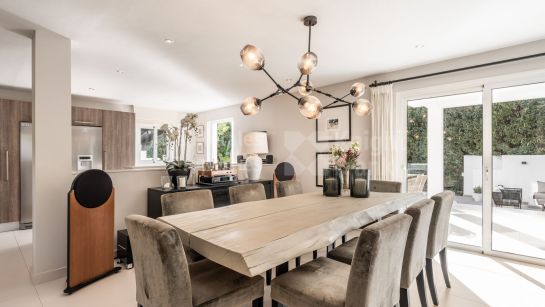 Вилла на продажу в Marbella Country Club, Новая Андалусия