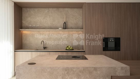 Ático en venta en Alcazaba Beach, Estepona Este