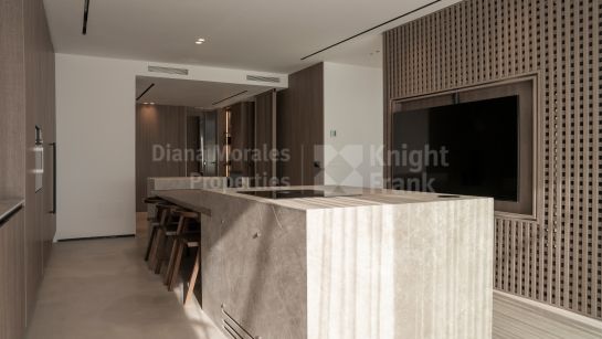 Ático en venta en Alcazaba Beach, Estepona Este