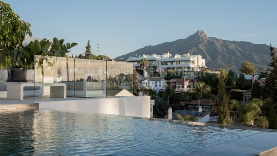 Villa en venta en Nueva Andalucia, Marbella