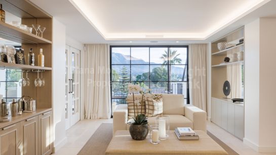 Villa for sale in Las Brisas, Nueva Andalucia