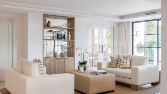 Villa for sale in Las Brisas, Nueva Andalucia