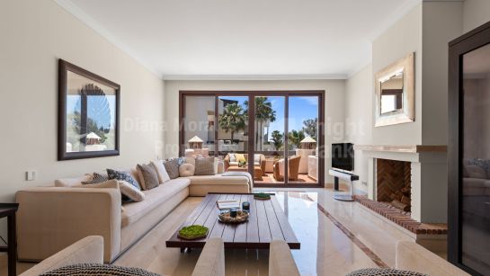 Zweistöckiges Penthouse zum Verkauf in Bahía del Velerín, Estepona Ost