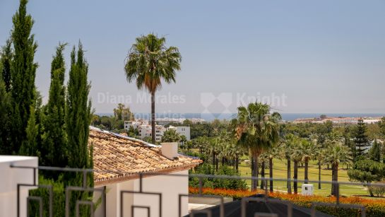 Вилла на продажу в Los Naranjos Golf, Новая Андалусия