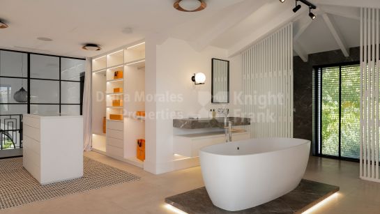 Вилла на продажу в Los Naranjos Golf, Новая Андалусия