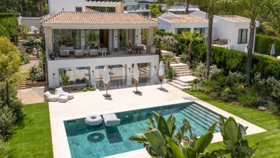 Villa for sale in Las Brisas, Nueva Andalucia