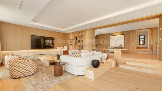 Villa for sale in Las Brisas, Nueva Andalucia