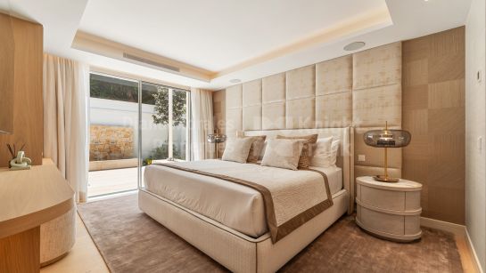 Villa for sale in Las Brisas, Nueva Andalucia