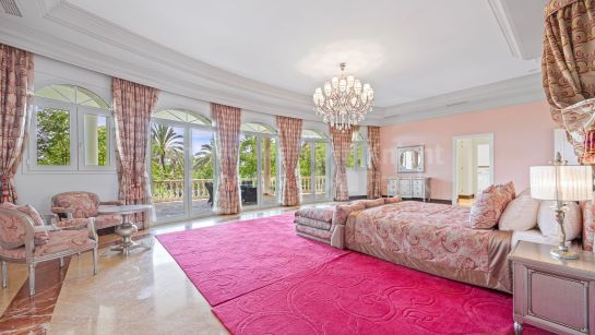 Villa for sale in Marbella Golden Mile, Marbella
