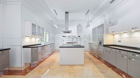 Villa for sale in Marbella Golden Mile, Marbella