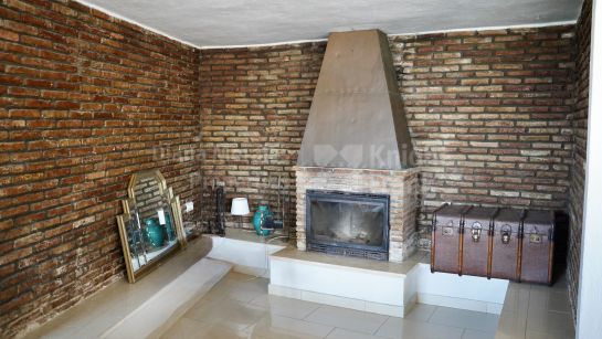 Villa for sale in Bahia Dorada, Estepona West