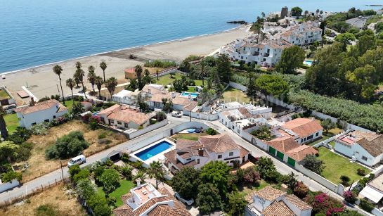 Villa for sale in Bahia Dorada, Estepona West