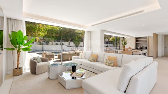 Вилла на продажу в Las Brisas, Новая Андалусия