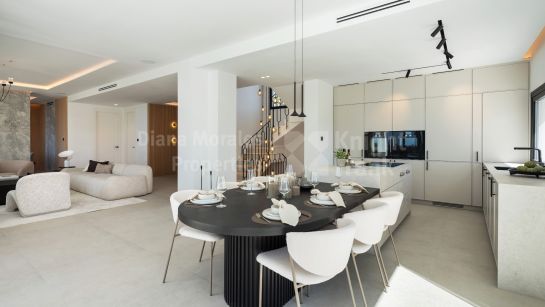 Villa for sale in Los Arqueros, Benahavis