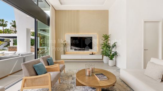 Вилла на продажу в Los Naranjos Golf, Новая Андалусия