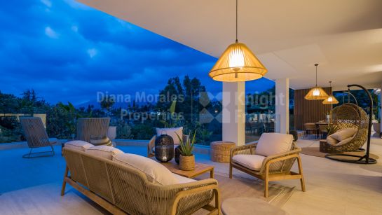 Villa en venta en El Rosario, Marbella Este