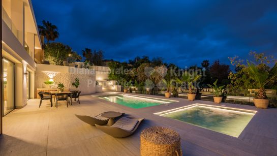 Villa en venta en El Rosario, Marbella Este
