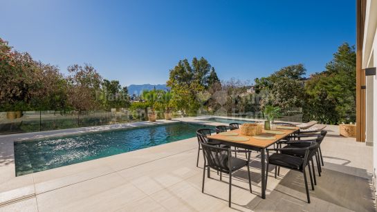 Villa en venta en El Rosario, Marbella Este
