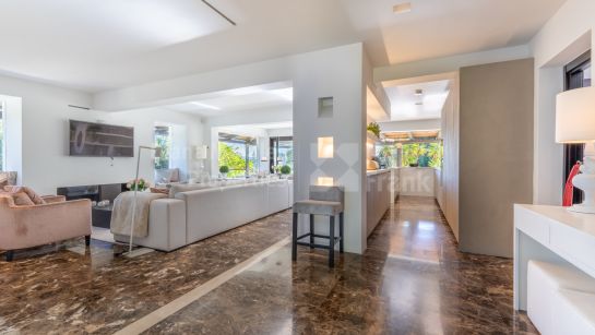 Villa for sale in Las Brisas, Nueva Andalucia