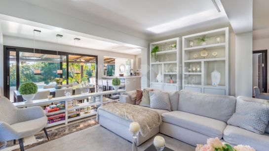 Villa for sale in Las Brisas, Nueva Andalucia