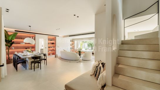 Villa for sale in Cortijo Blanco, San Pedro de Alcantara