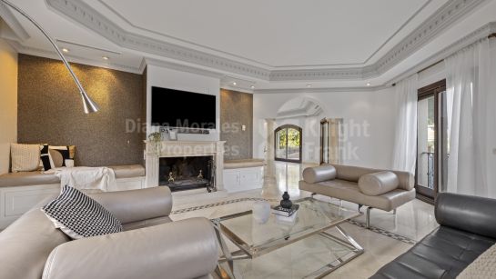 Villa zum Verkauf in Los Arqueros, Benahavis