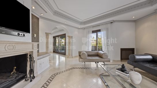Villa zum Verkauf in Los Arqueros, Benahavis